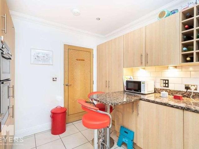 3 bed flat for sale
