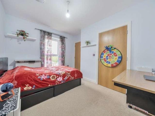 3 bed flat for sale