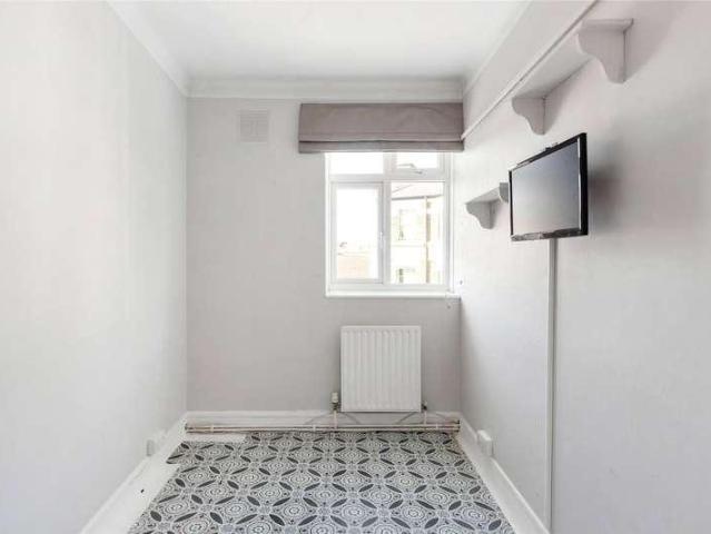 3 bed flat for sale