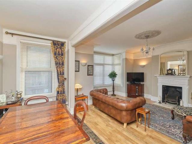3 bed flat for sale