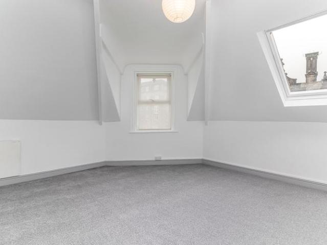 3 bed flat for sale