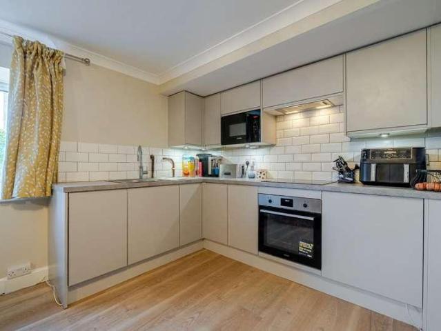 3 bed flat for sale