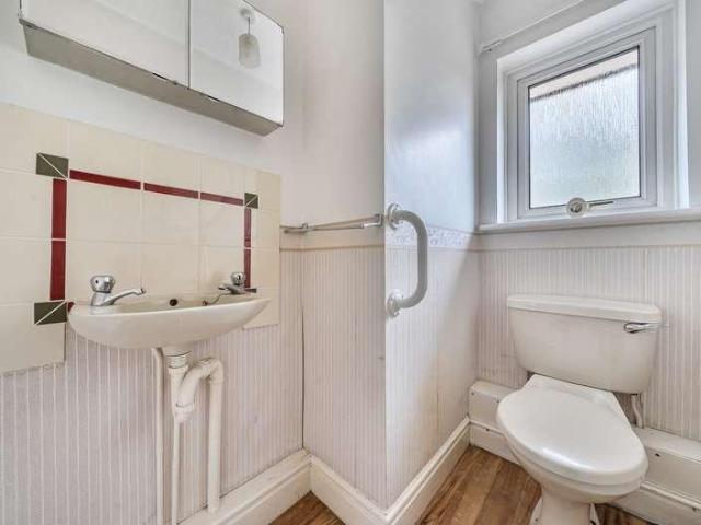 3 bed flat for sale