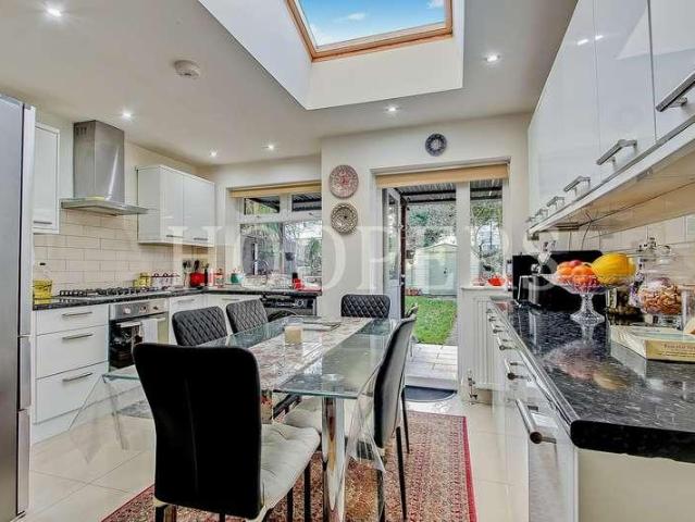 3 bed flat for sale