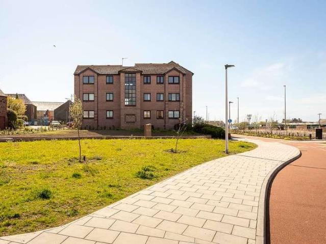 3 bed flat for sale