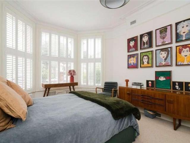 3 bed flat for sale