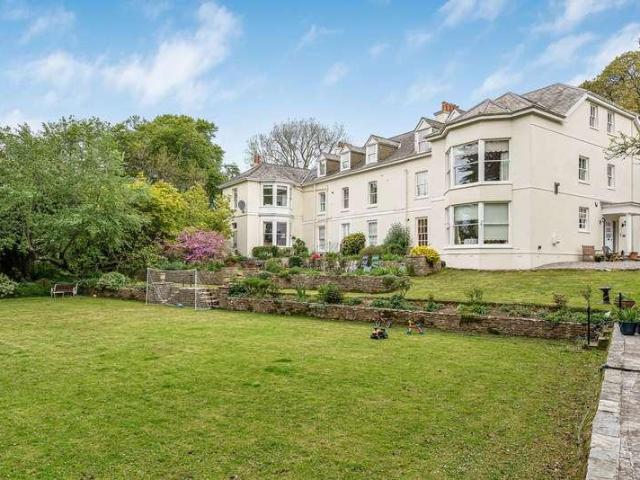 3 bed flat for sale
