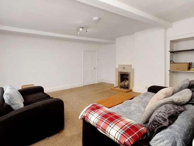 3 bed flat for sale