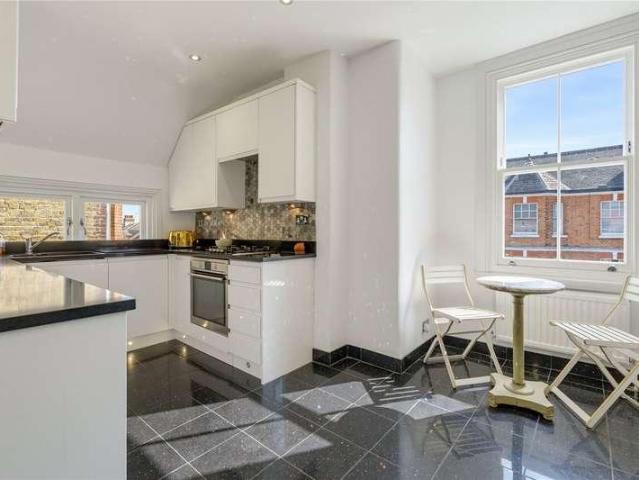 3 bed flat for sale