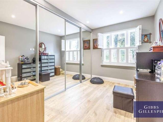3 bed flat for sale