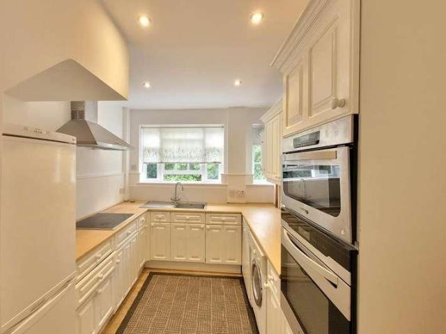 3 bed flat for sale
