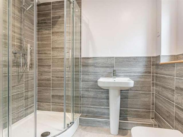 3 bed flat for sale