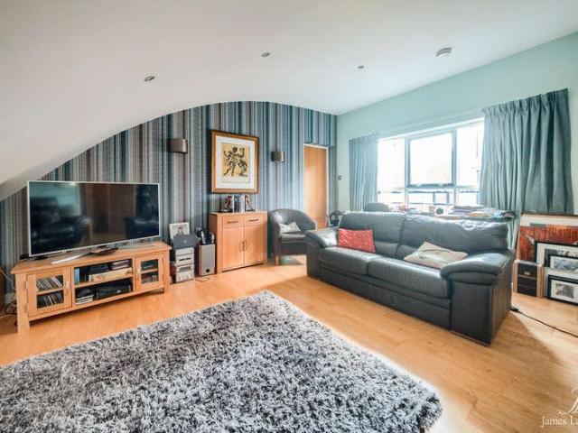 3 bed flat for sale