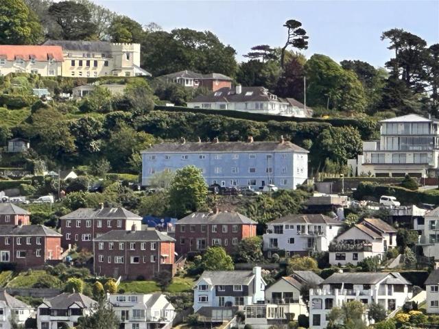3 bed flat for sale