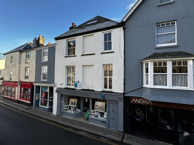 2 bed flat for sale