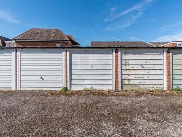 3 bed flat for sale