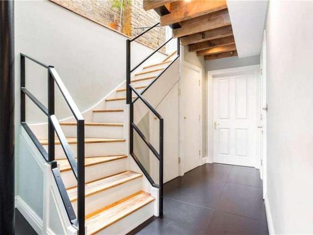 3 bed flat for sale