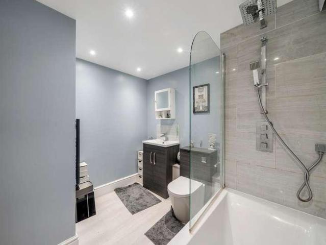 3 bed flat for sale