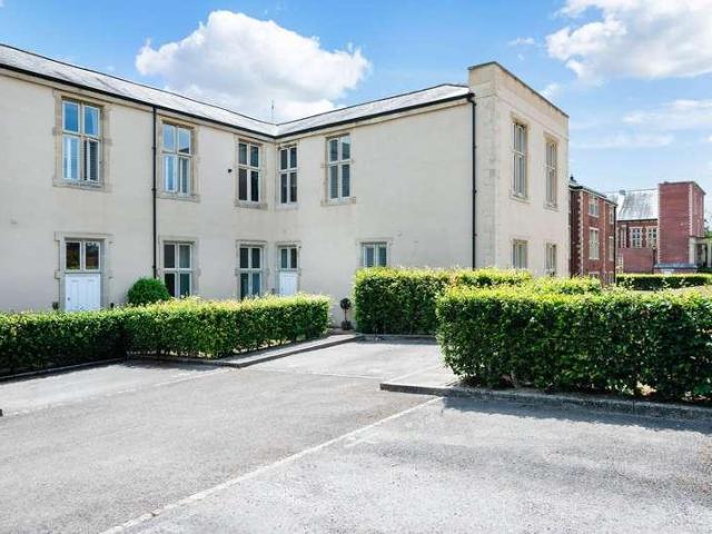 3 bed flat for sale