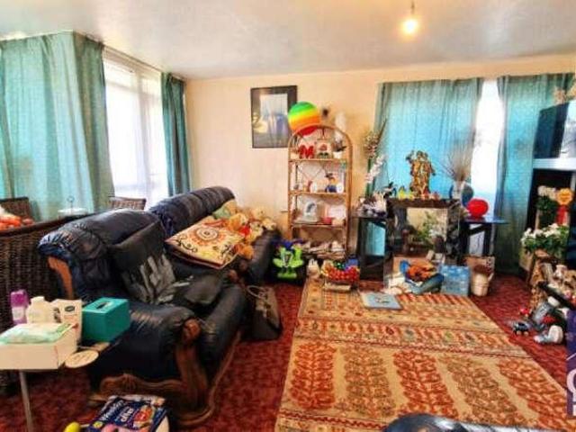 3 bed flat for sale