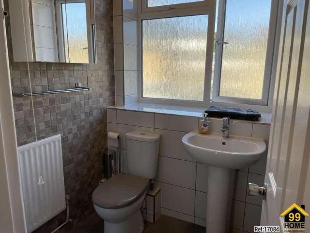 3 bed flat for sale