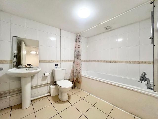 3 bed flat for sale