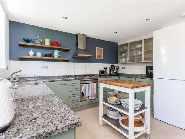 3 bed flat for sale