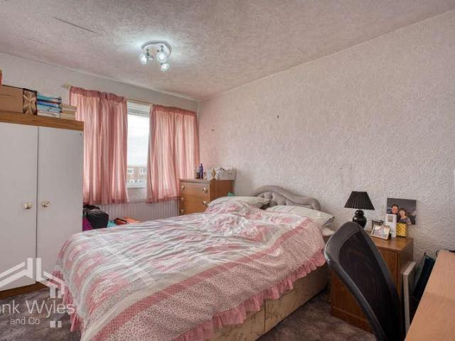 3 bed flat for sale