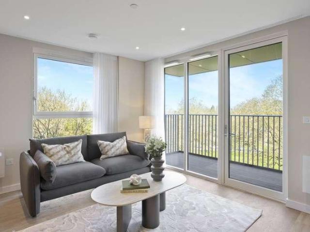 3 bed flat for sale
