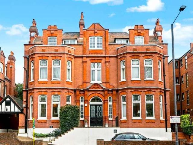 3 bed flat for sale