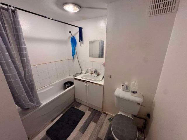 3 bed flat for sale