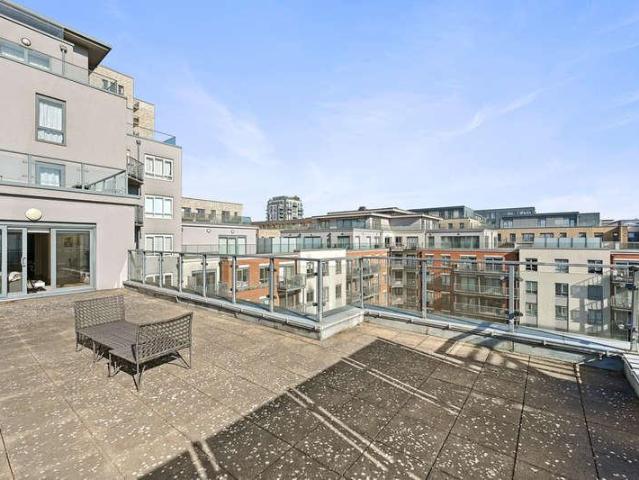 3 bed flat for sale