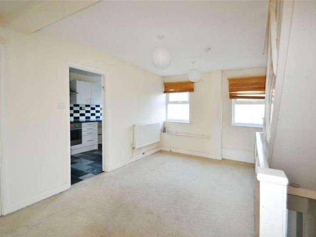 3 bed flat for sale