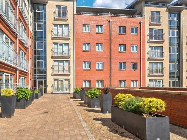 3 bed flat for sale