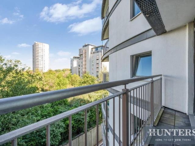 3 bed flat for sale