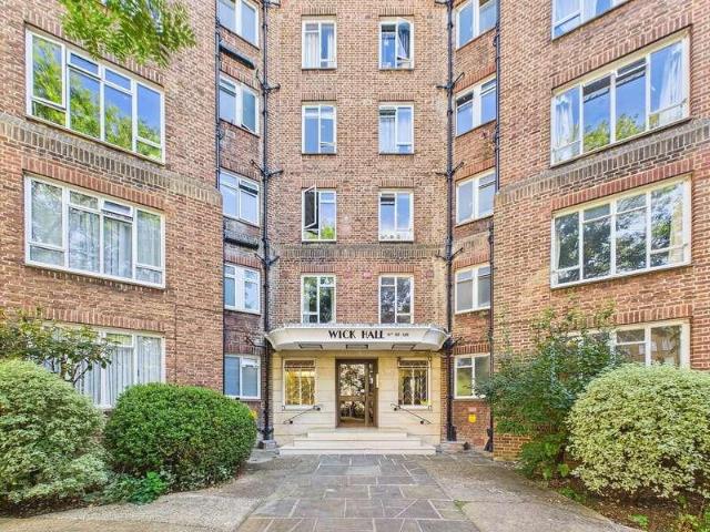 3 bed flat for sale