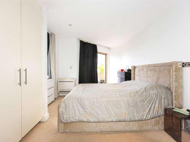 3 bed flat for sale