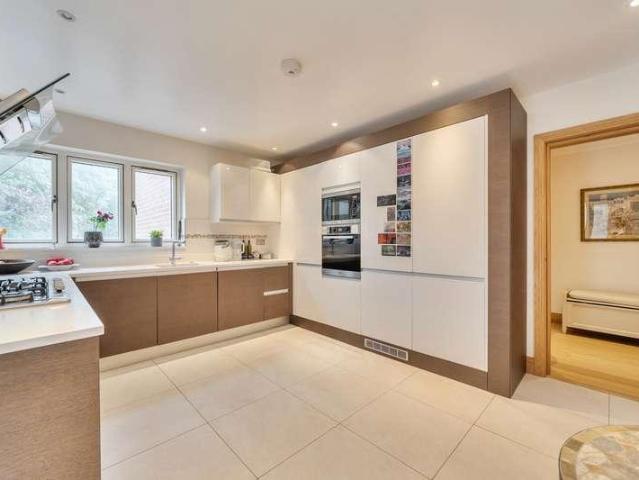 3 bed flat for sale
