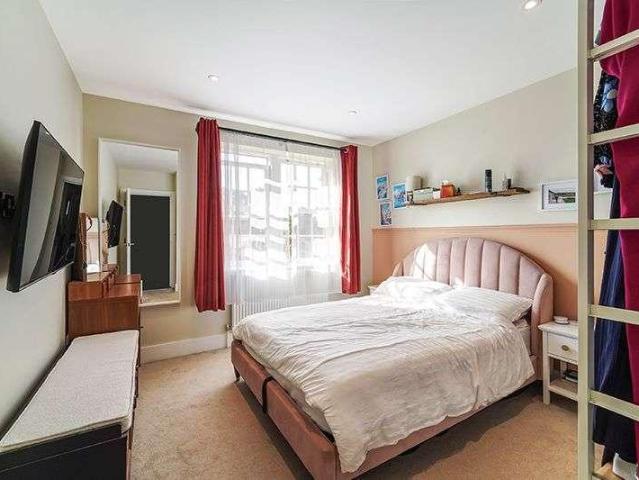 3 bed flat for sale