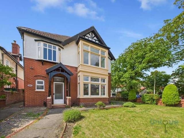 3 bed flat for sale