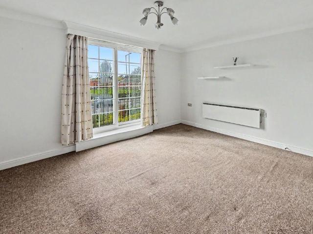 3 bed flat for sale