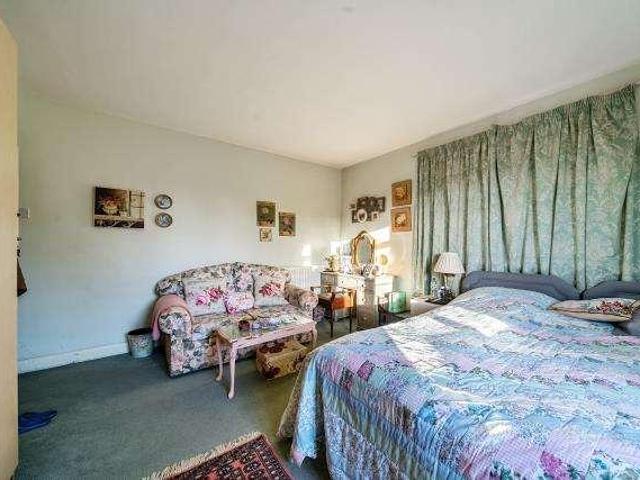 3 bed flat for sale