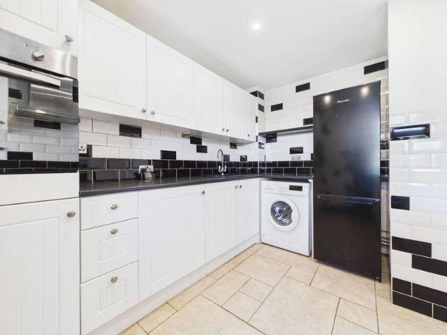 3 bed flat for sale