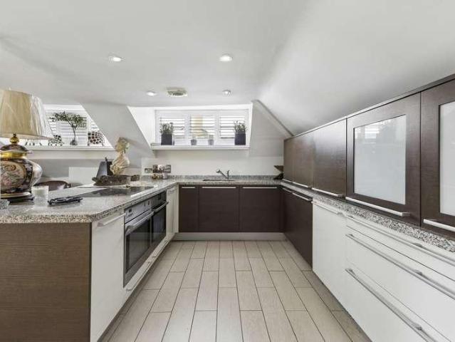 3 bed flat for sale