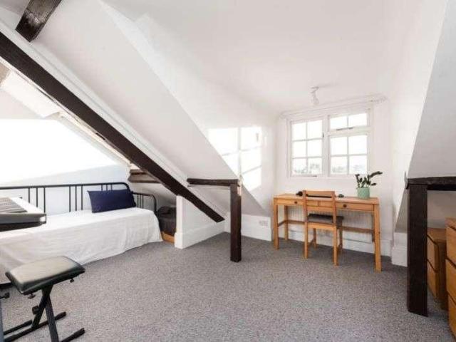 3 bed flat for sale