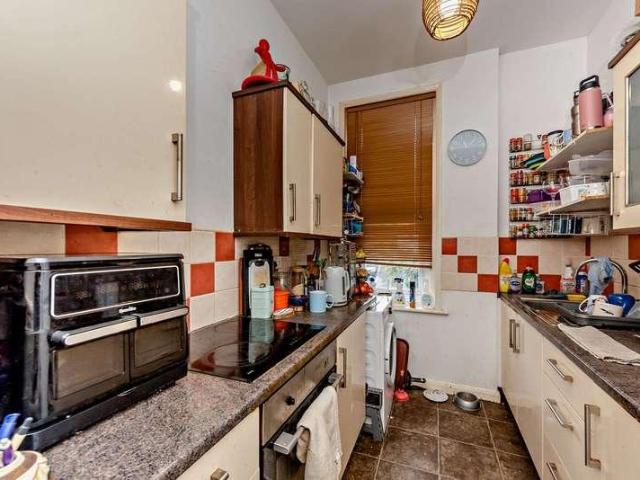 3 bed flat for sale