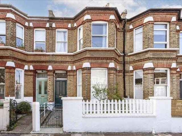 3 bed flat for sale
