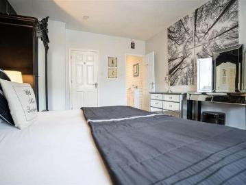 3 bed flat for sale