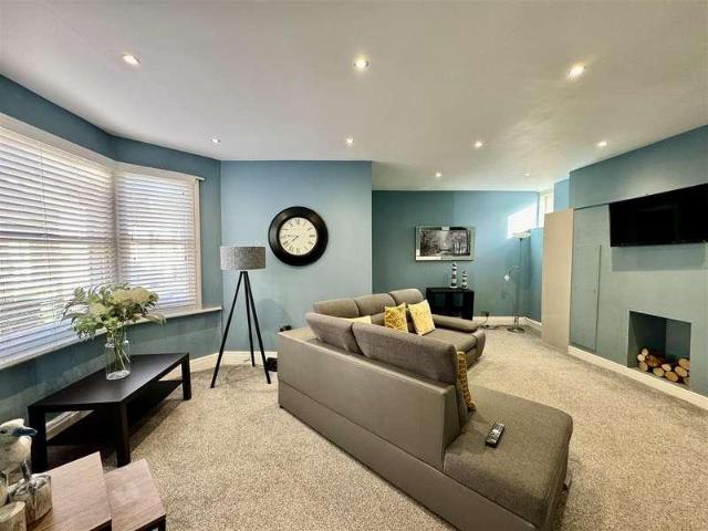 3 bed flat for sale