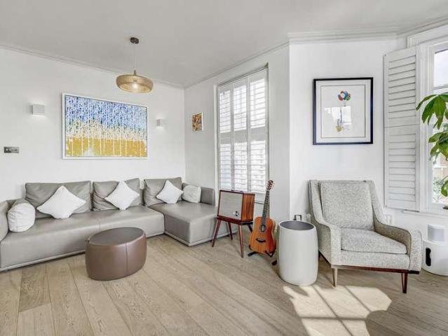 3 bed flat for sale